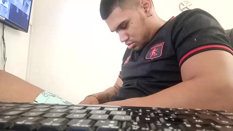 Snapshot of aaronhunter__ chatting on 19, 12, 2024 ig aaron hunter123 online show from 19, 12, 2024