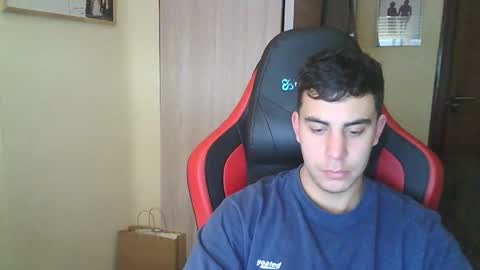 Snapshot of aaronlavine chatting on 18, 2, 2025 aaronlavine online show from 18, 2, 2025