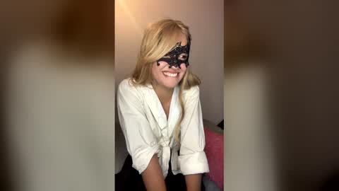 Snapshot of ab_mar chatting on 9, 4, 2026 Luna Maria online show from 9, 4, 2026