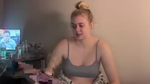 Snapshot of ababyy2901 chatting on 28, 10, 2025 ababyy2901 online show from 28, 10, 2025