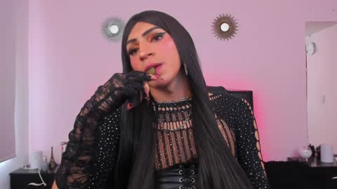 Abbigail Fuster  online show from 31, 1, 2025