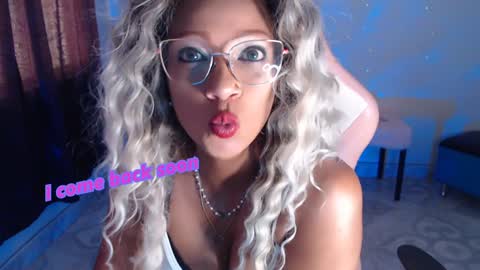 Snapshot of abby_liu chatting on 6, 1, 2025 May Imstagram online show from 6, 1, 2025