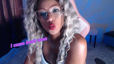 Snapshot of abby_liu chatting on 11, 1, 2025 May Imstagram online show from 11, 1, 2025