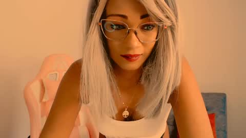 Snapshot of abby_liu chatting on 16, 1, 2025 May Imstagram online show from 16, 1, 2025