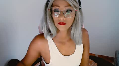 Snapshot of abby_liu chatting on 1, 2, 2025 May Imstagram online show from 1, 2, 2025