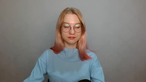 Abby Lovense is active online show from 20, 12, 2024