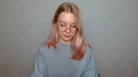 Abby Lovense is active online show from 23, 12, 2024