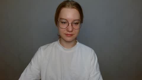 Abby Lovense is active online show from 27, 12, 2024