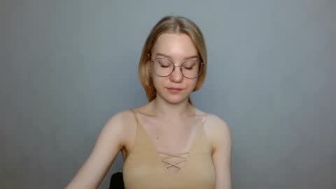 Abby Lovense is active online show from 23, 1, 2025