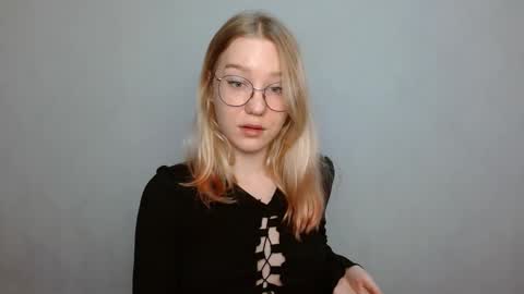Abby Lovense is active online show from 6, 2, 2025