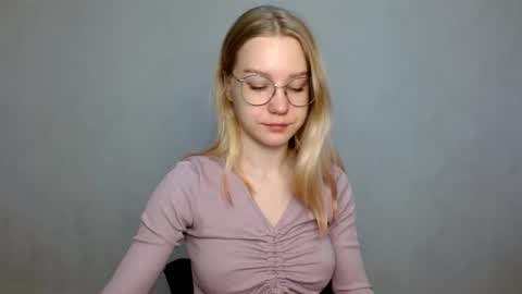 Abby Lovense is active online show from 21, 2, 2025