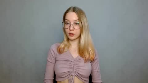 Abby Lovense is active online show from 21, 2, 2025