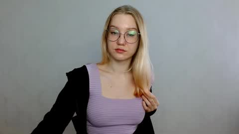 Abby Lovense is active online show from 22, 2, 2025