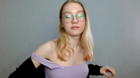 Abby Lovense is active online show from 22, 2, 2025
