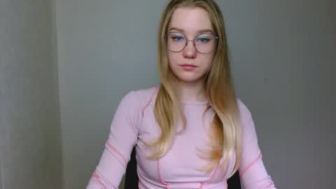 Abby Lovense is active online show from 21, 12, 2025