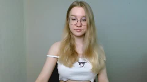 Snapshot of abbymoore__ chatting on 31, 3, 2026 Abby Lovense is active online show from 31, 3, 2026