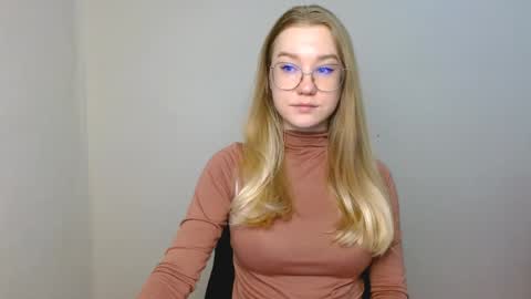 Snapshot of abbymoore__ chatting on 6, 4, 2026 Abby Lovense is active online show from 6, 4, 2026