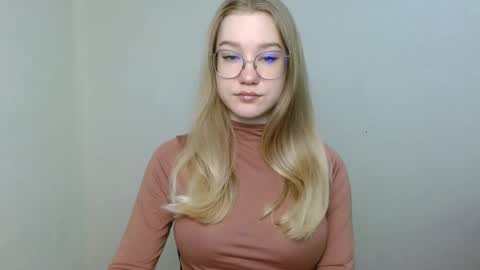 Snapshot of abbymoore__ chatting on 15, 4, 2026 Abby Lovense is active online show from 15, 4, 2026