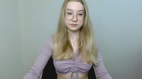 Abby Lovense is active online show from 19, 4, 2026