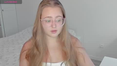 Snapshot of abbywyte chatting on 1, 11, 2025 Abby Stream at Sat Sun Mon Fri online show from 1, 11, 2025