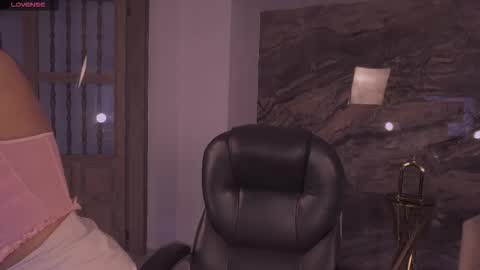 Snapshot of abellacroft chatting on 28, 10, 2025 Abella online show from 28, 10, 2025