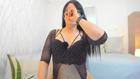 Snapshot of abellaskins chatting on 3, 5, 2026 Sophia online show from 3, 5, 2026