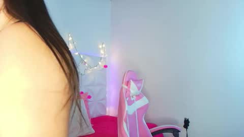 Abril  online show from 17, 10, 2025