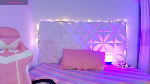 Abril  online show from 7, 11, 2025