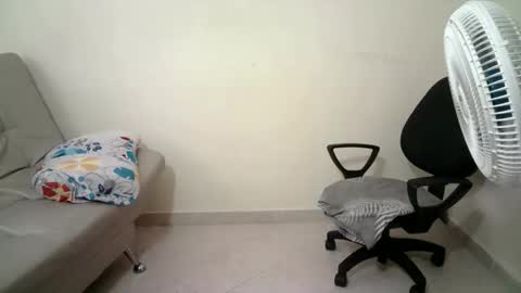 Snapshot of abril__ass chatting on 24, 10, 2025 abril__ass online show from 24, 10, 2025