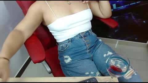 Snapshot of abril_beltran_ chatting on 9, 2, 2025 Abril Beltran online show from 9, 2, 2025