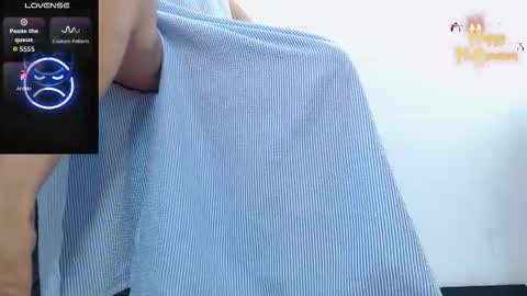 Snapshot of abril_beltran_ chatting on 15, 10, 2025 Abril Beltran online show from 15, 10, 2025