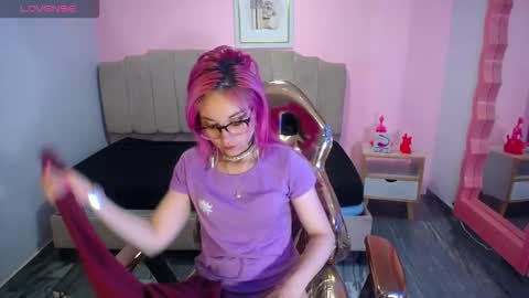 abril_ch_ online show from 20, 10, 2025