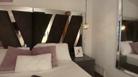  Abril  online show from 10, 10, 2025