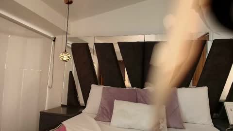  Abril  online show from 18, 10, 2025