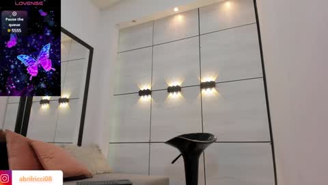 Abril  online show from 23, 1, 2025