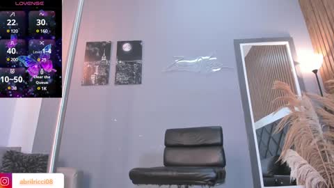 Abril  online show from 30, 1, 2025