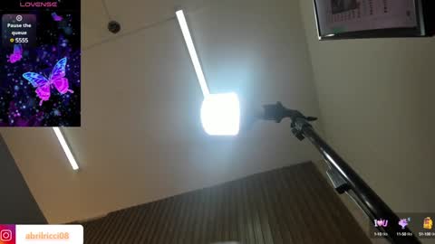 Abril  online show from 1, 2, 2025