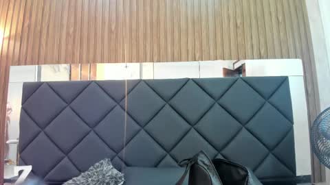 Abril  online show from 19, 2, 2025