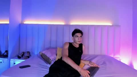 Abril and Julian online show from 3, 6, 2026