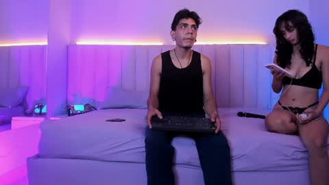 Abril and Julian online show from 24, 6, 2026