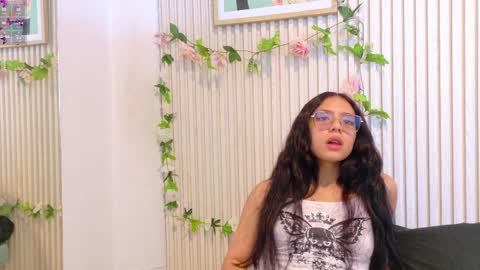 Snapshot of abrilmirren chatting on 1, 4, 2026 abrilmirren online show from 1, 4, 2026