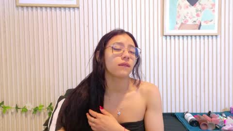 Snapshot of abrilmirren chatting on 5, 4, 2026 abrilmirren online show from 5, 4, 2026