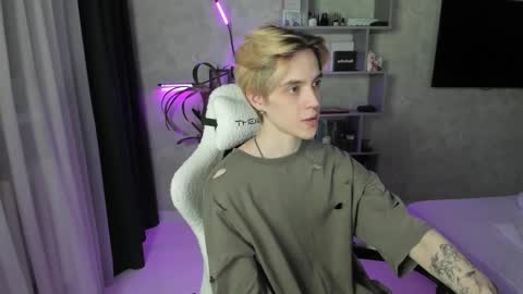 Snapshot of abslut chatting on 4, 3, 2026 Nick online show from 4, 3, 2026