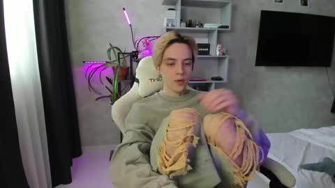 Snapshot of abslut chatting on 5, 3, 2026 Nick online show from 5, 3, 2026