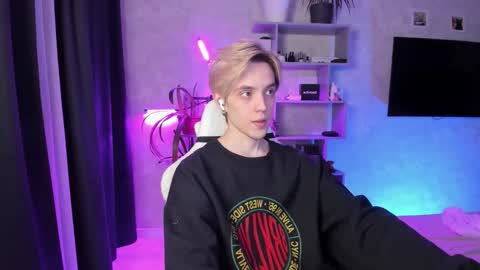 Snapshot of abslut chatting on 9, 3, 2026 Nick online show from 9, 3, 2026