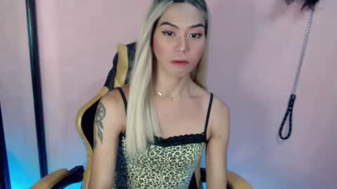 Snapshot of absolutelyselfsucker69 chatting on 24, 2, 2025 Miss Sophie online show from 24, 2, 2025