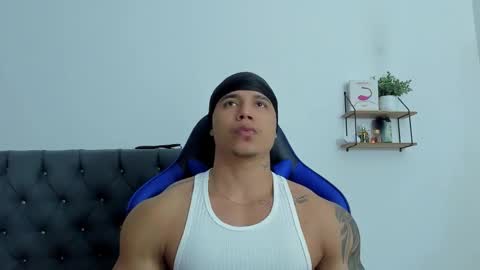 Snapshot of adam_boss chatting on 17, 12, 2025 adam boss online show from 17, 12, 2025