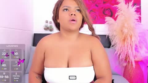 Snapshot of adams_cloe chatting on 25, 11, 2025 Cloe Adams online show from 25, 11, 2025