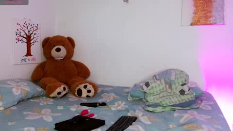 ADAMS Y NIKI online show from 15, 2, 2025