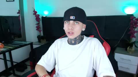 AdamsWalkerr  online show from 23, 4, 2026